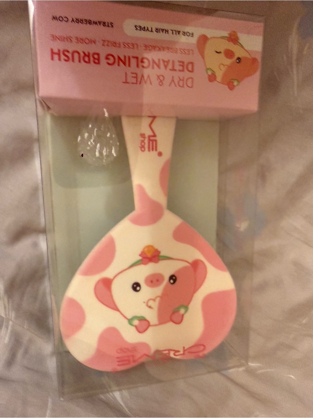 The Creme Shop Dry & Wet Detangling Brush Heart Strawberry Cow Pink/White/Black - Picture 2 of 4